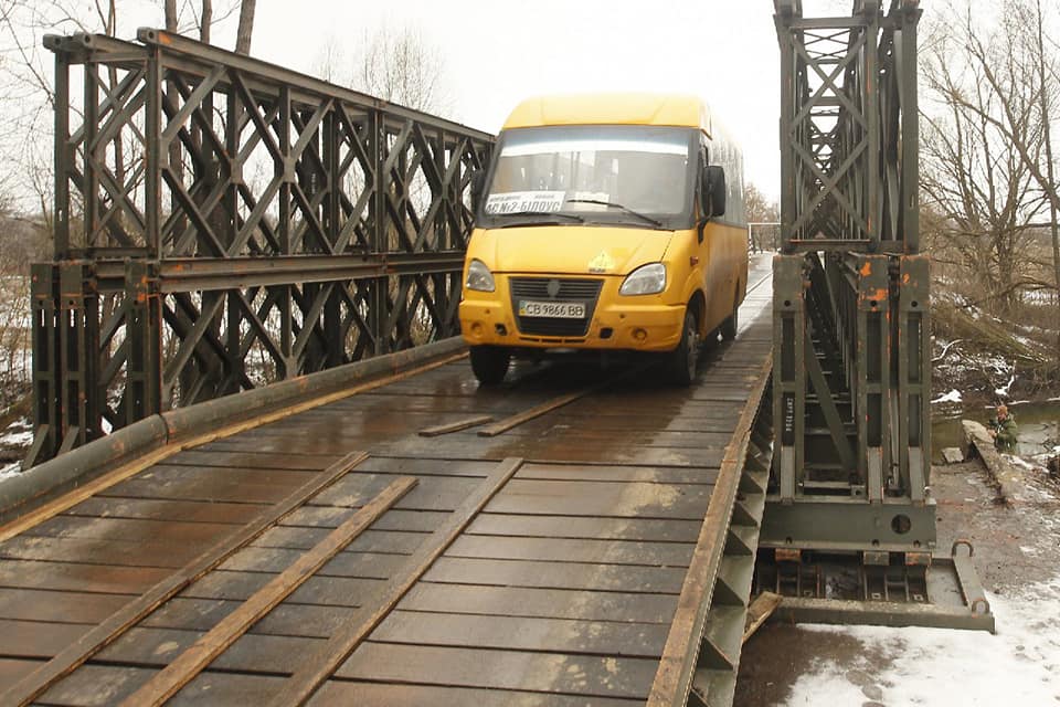 Дорожники установили первый модульный мост, переданный Францией: где расположен