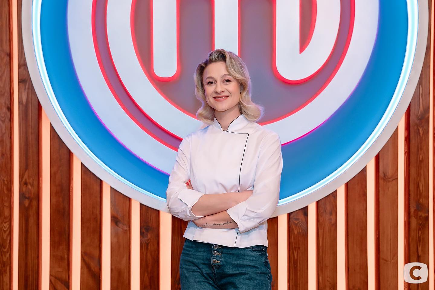 Судья проекта "МастерШеф" рассказала о брате из РФ: "выпускает ракеты на бабушку"