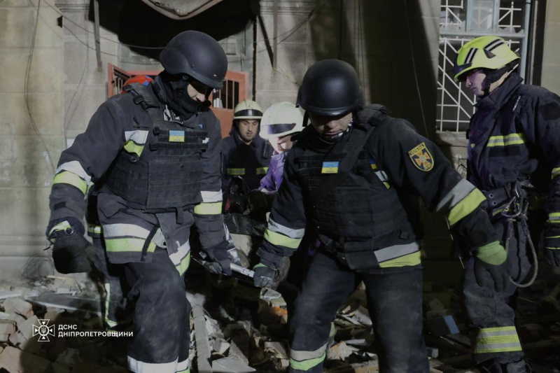 В Днепре возросло количество жертв из-за массированной российской атаки 19 апреля. Спасательная операция завершена