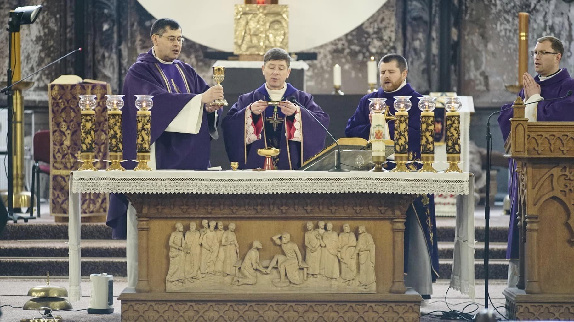 У костелі Святого Миколая у Києві відкрили особливий пункт обігріву (фото)