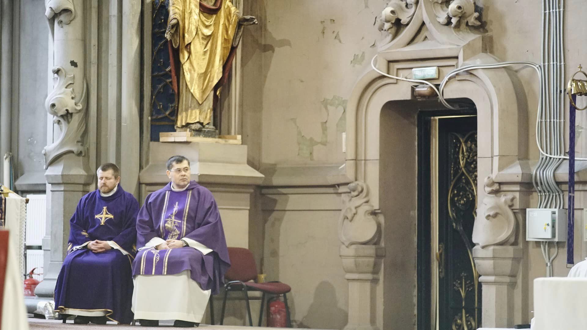 У костелі Святого Миколая у Києві відкрили особливий пункт обігріву (фото)