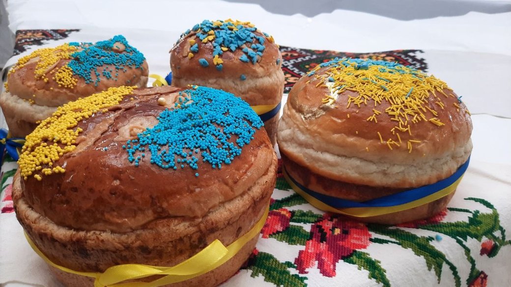 Во Львове создали самый большой тризуб из пасок: смотрите, как установили новый рекорд Украины