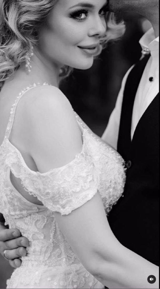 Алина Гросу показала нового возлюбленного и намекнула, что снова вышла замуж (фото)