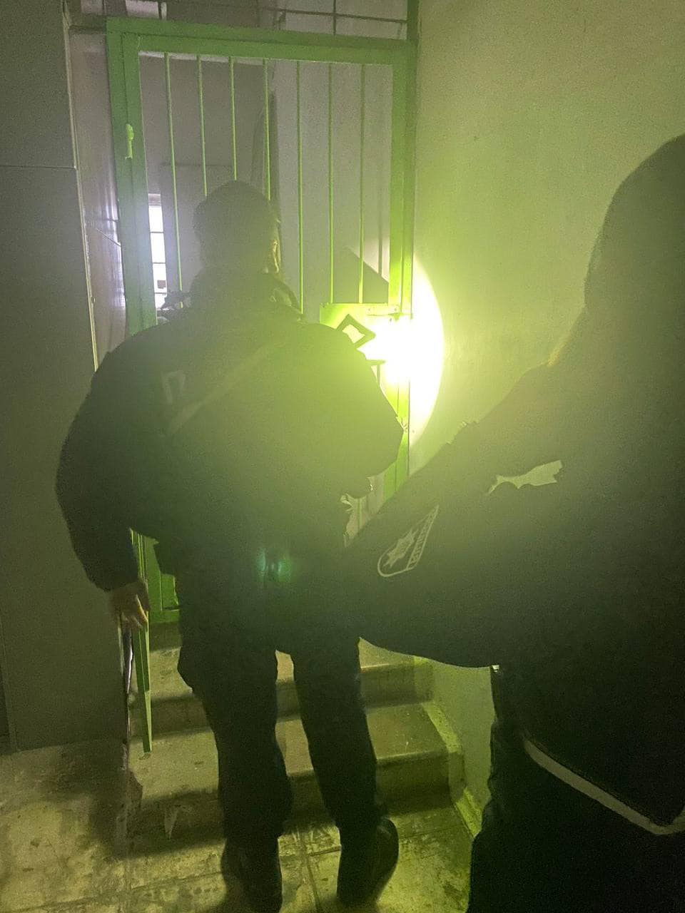 Может рухнуть: на киевской многоэтажке заметили незаконную надстройку (фото)