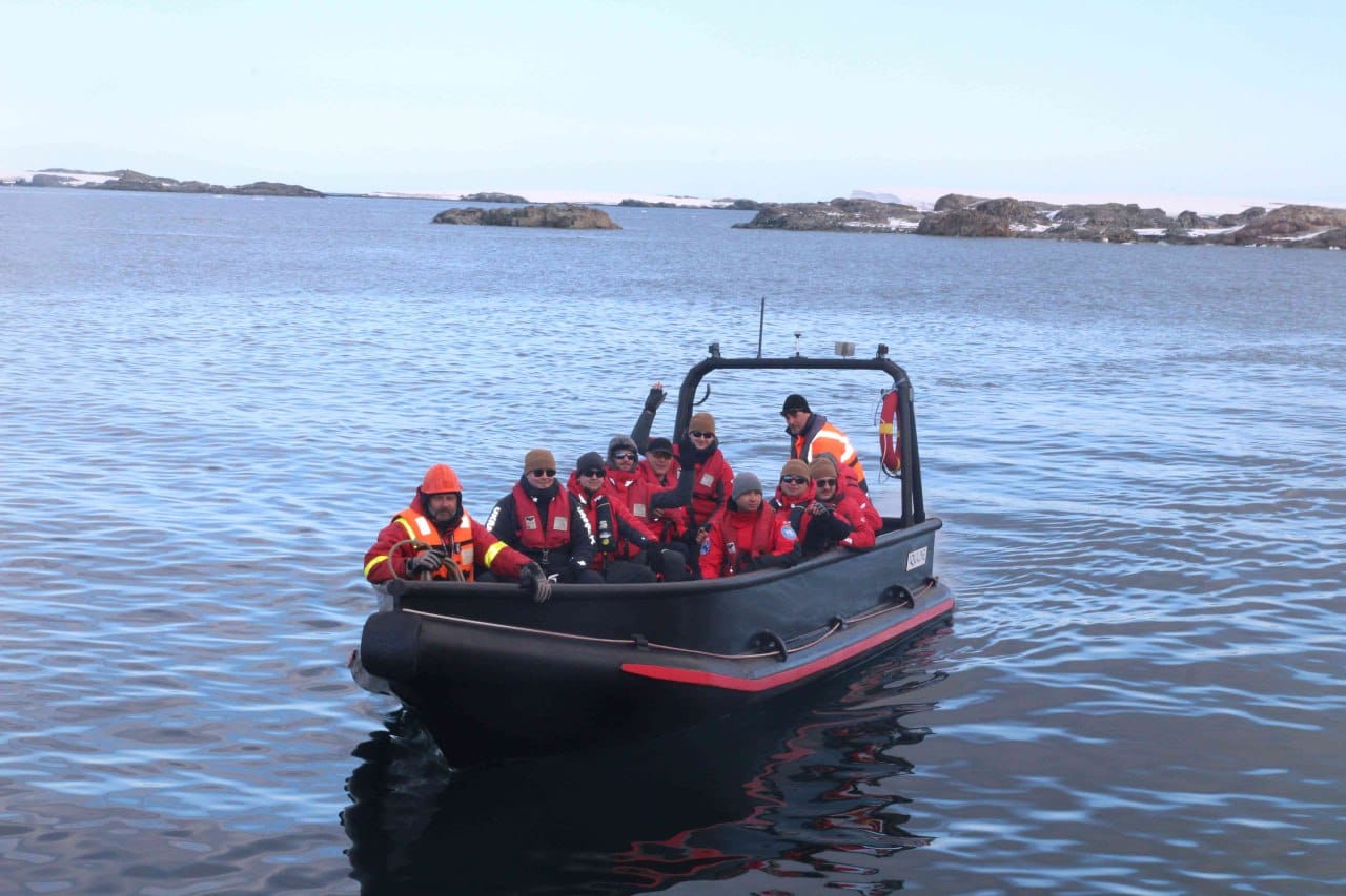 На станцию Вернадского прибыла новая украинская экспедиция: первые фото