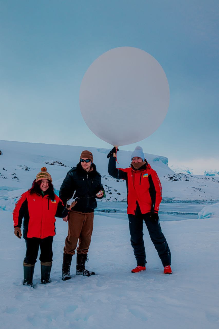 Не только погоду передавать: зачем нужны метеорологи на станции Вернадского (фото)