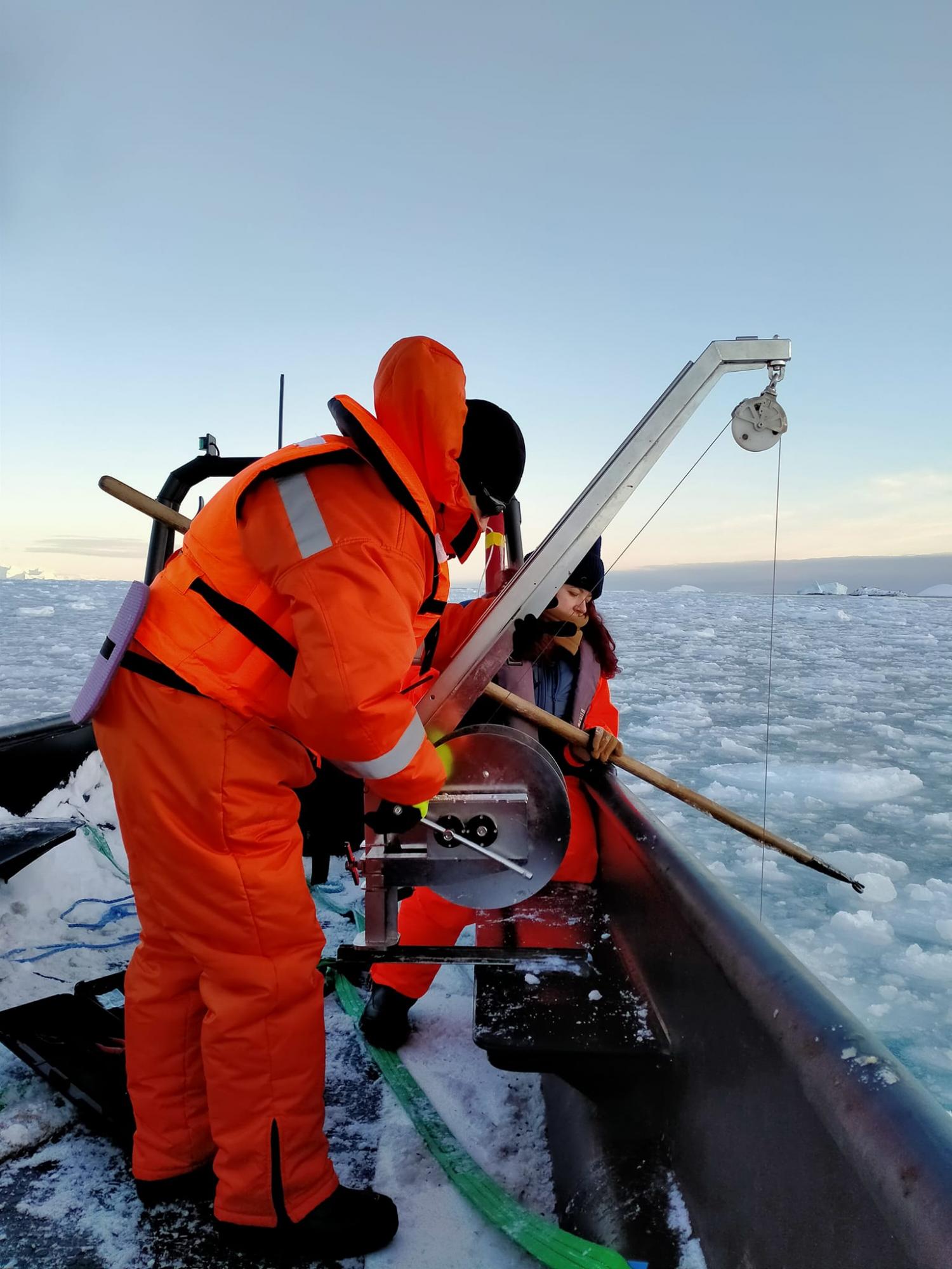 Не только погоду передавать: зачем нужны метеорологи на станции Вернадского (фото)