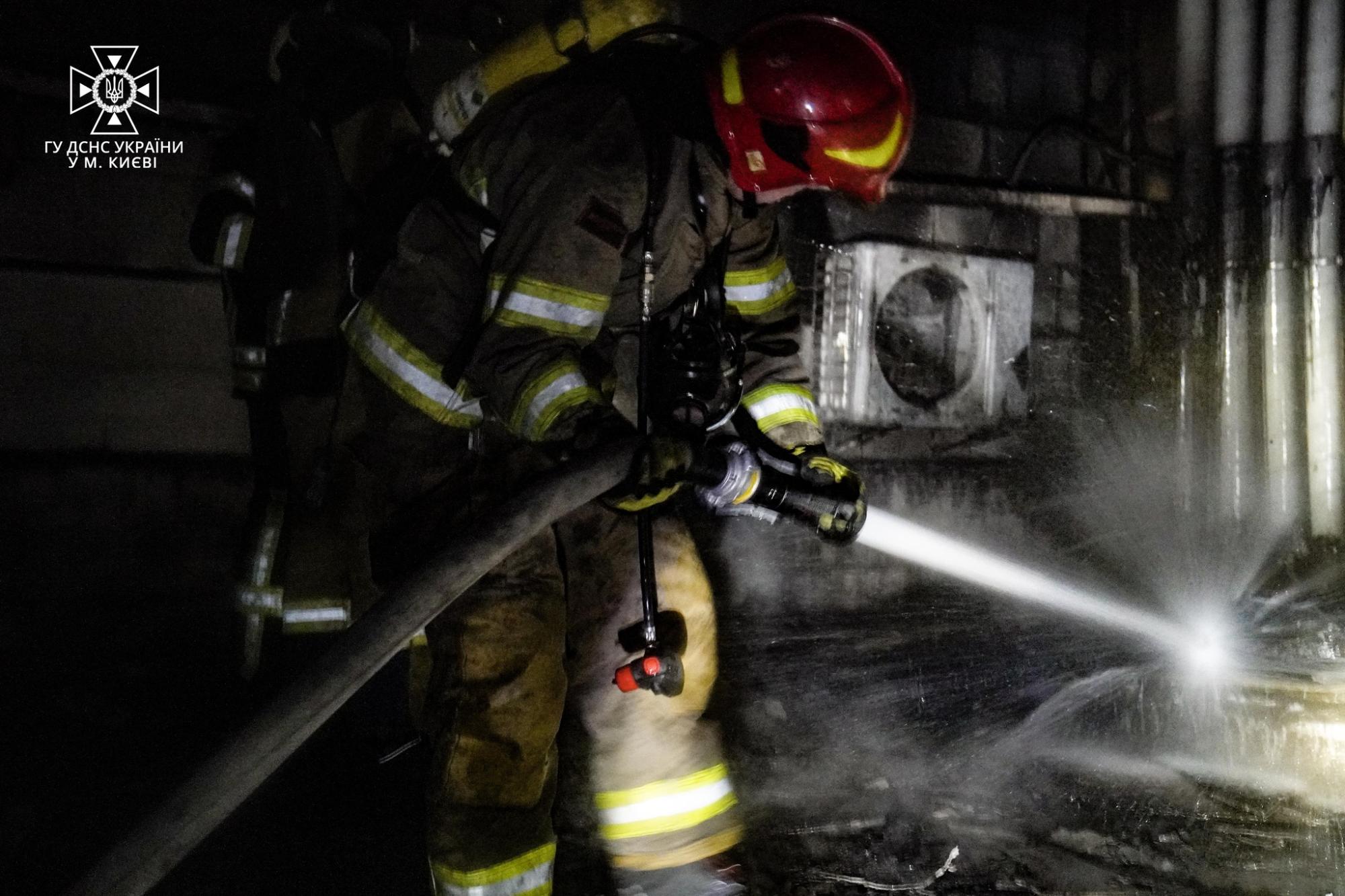 В Киеве и ряде областей объявили воздушную тревогу: атакуют дроны, работает ПВО