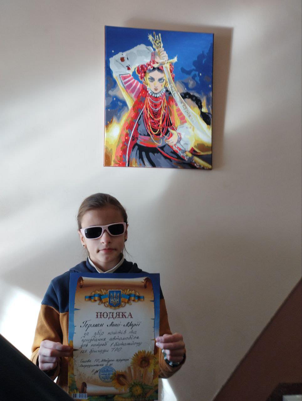 Юная незрячая певица насобирала для воинов ВСУ на дрон, авто и рации (фото)