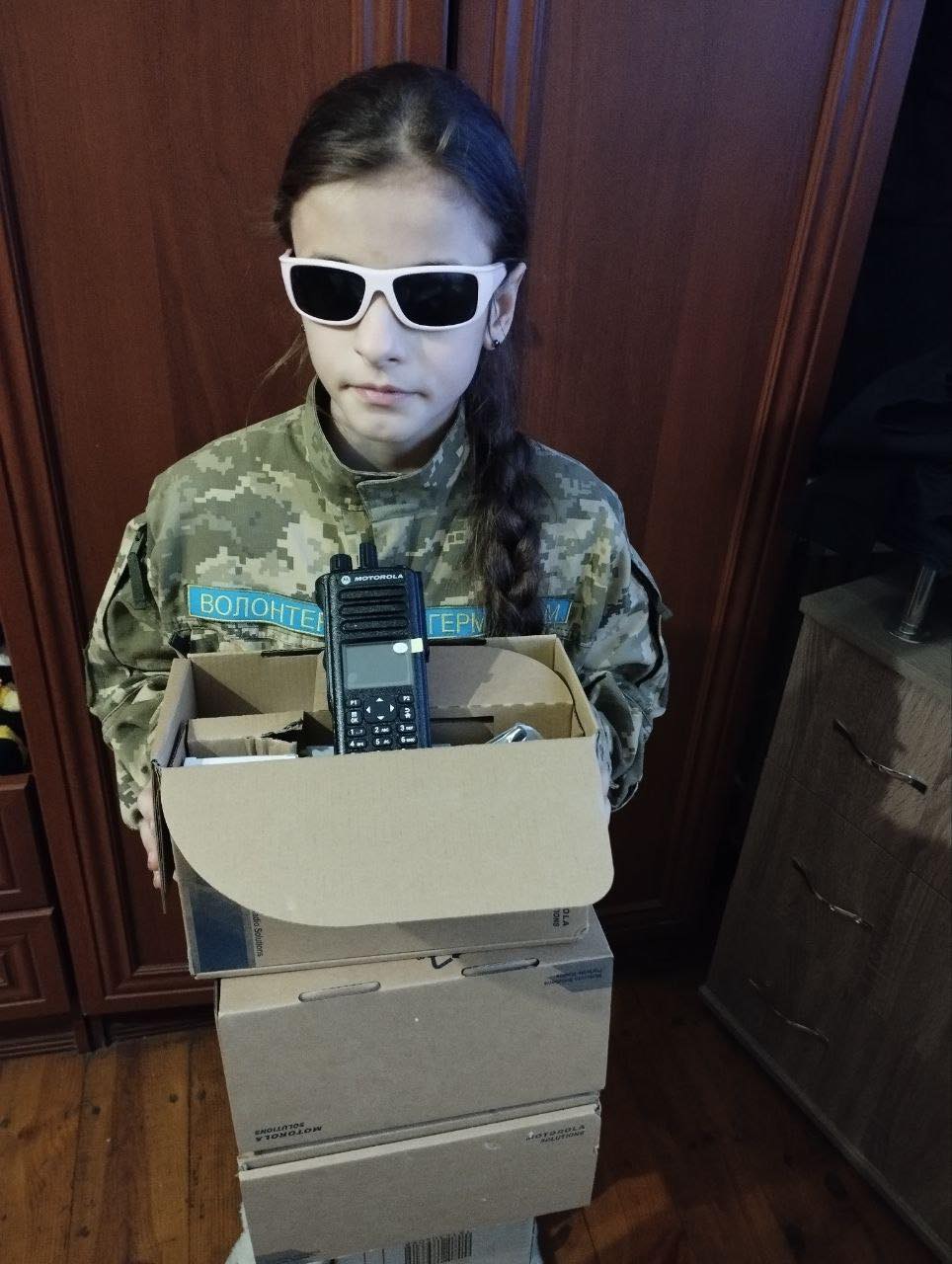 Юная незрячая певица насобирала для воинов ВСУ на дрон, авто и рации (фото)