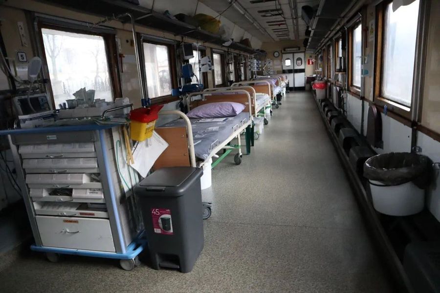 В Укрзализныце показали поезд, спасающий жизни: чем он отличается от обычного (фото)