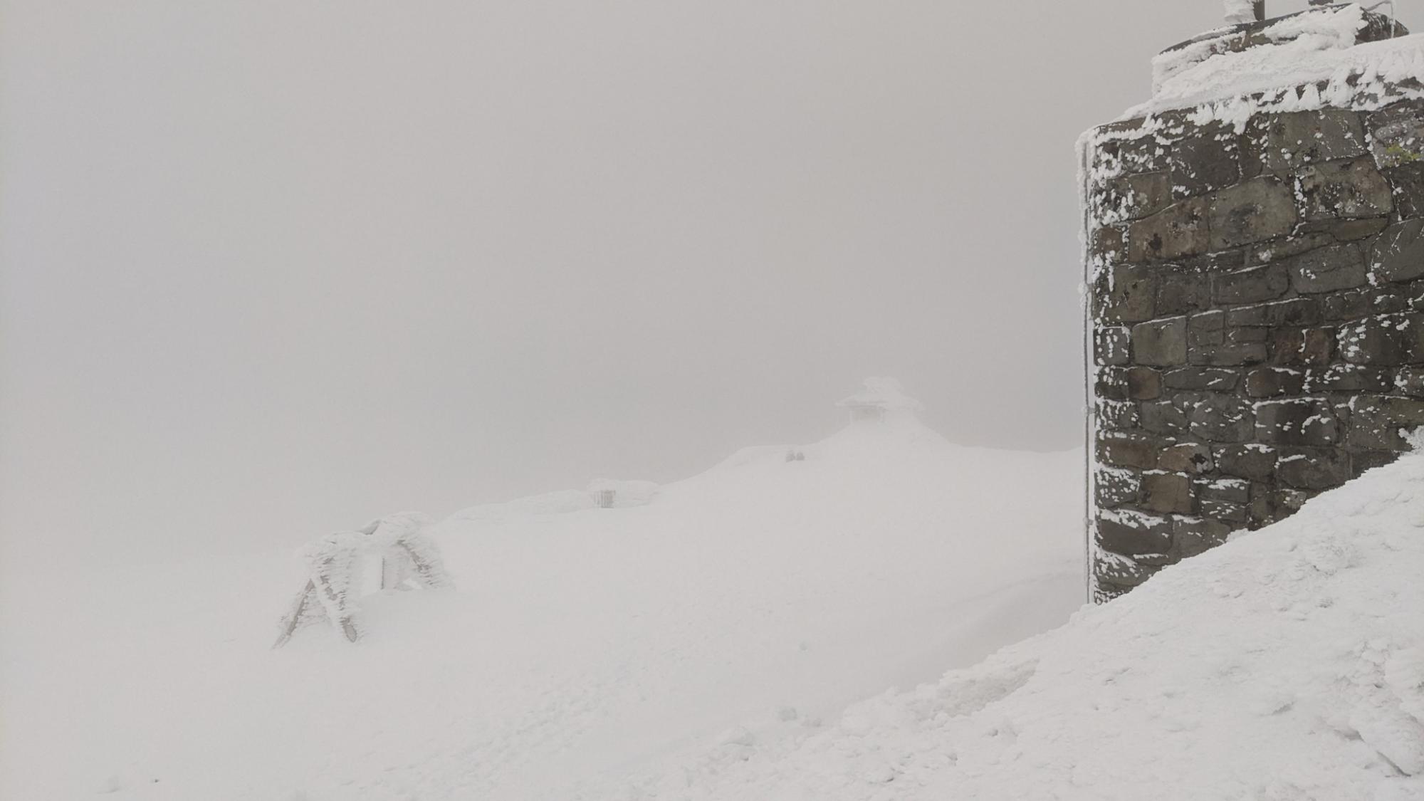 У Карпатах вдарив 12-градусний мороз: фото із засніжених гір