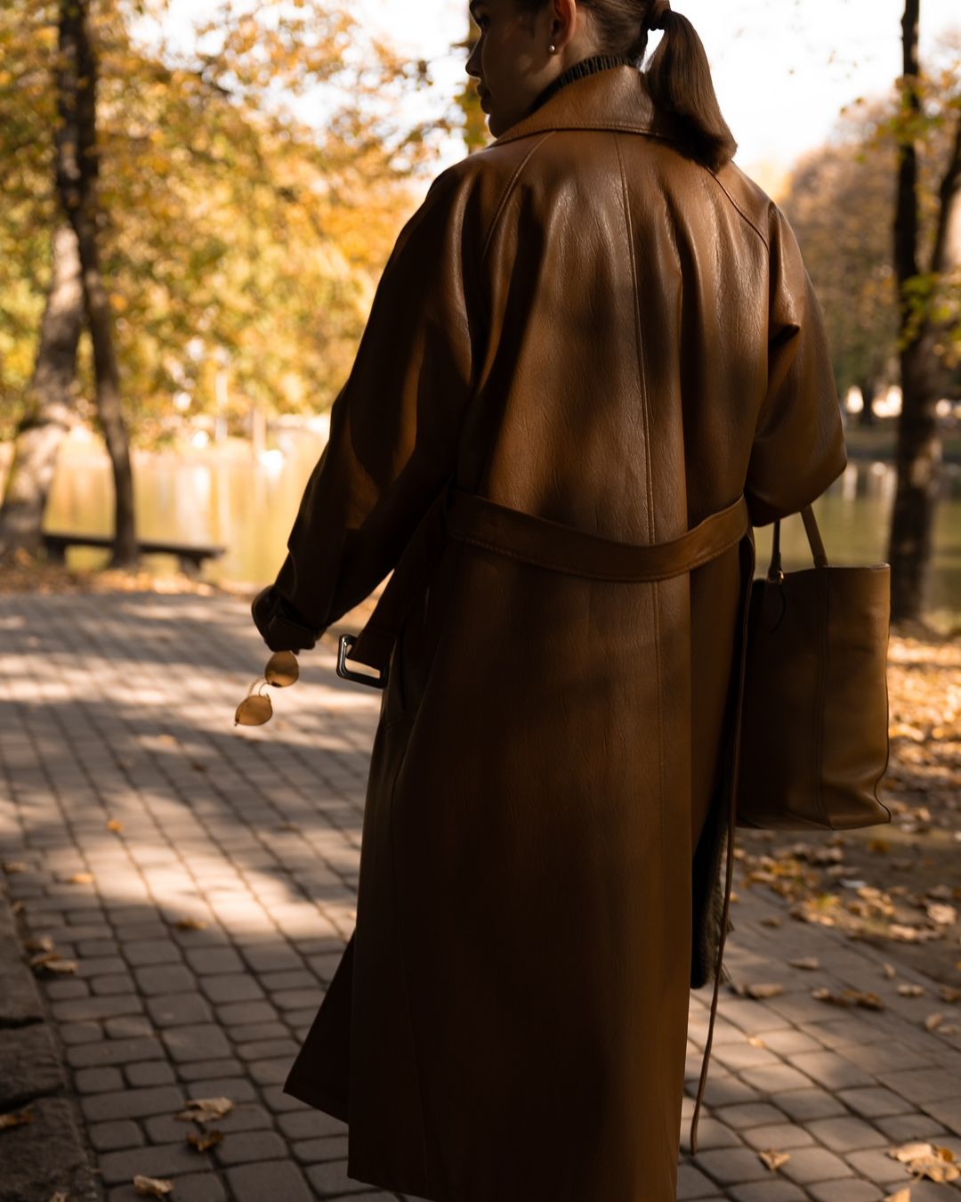 Кожаное пальто и тренч: какую верхнюю одежду выбирают Огневич, Мирошниченко и Саша Бо