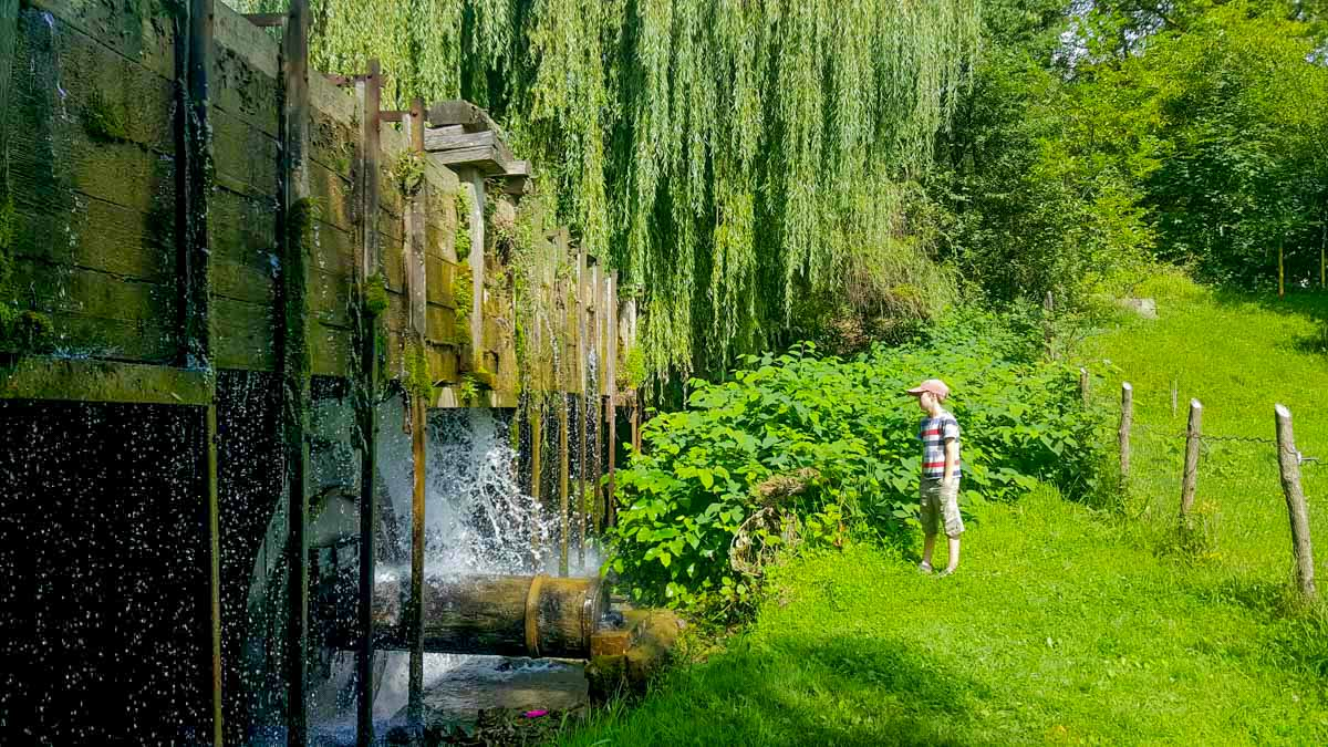 Механізми 18 сторіччя. В Україні діє єдина водяна кузня за старовинними традиціями