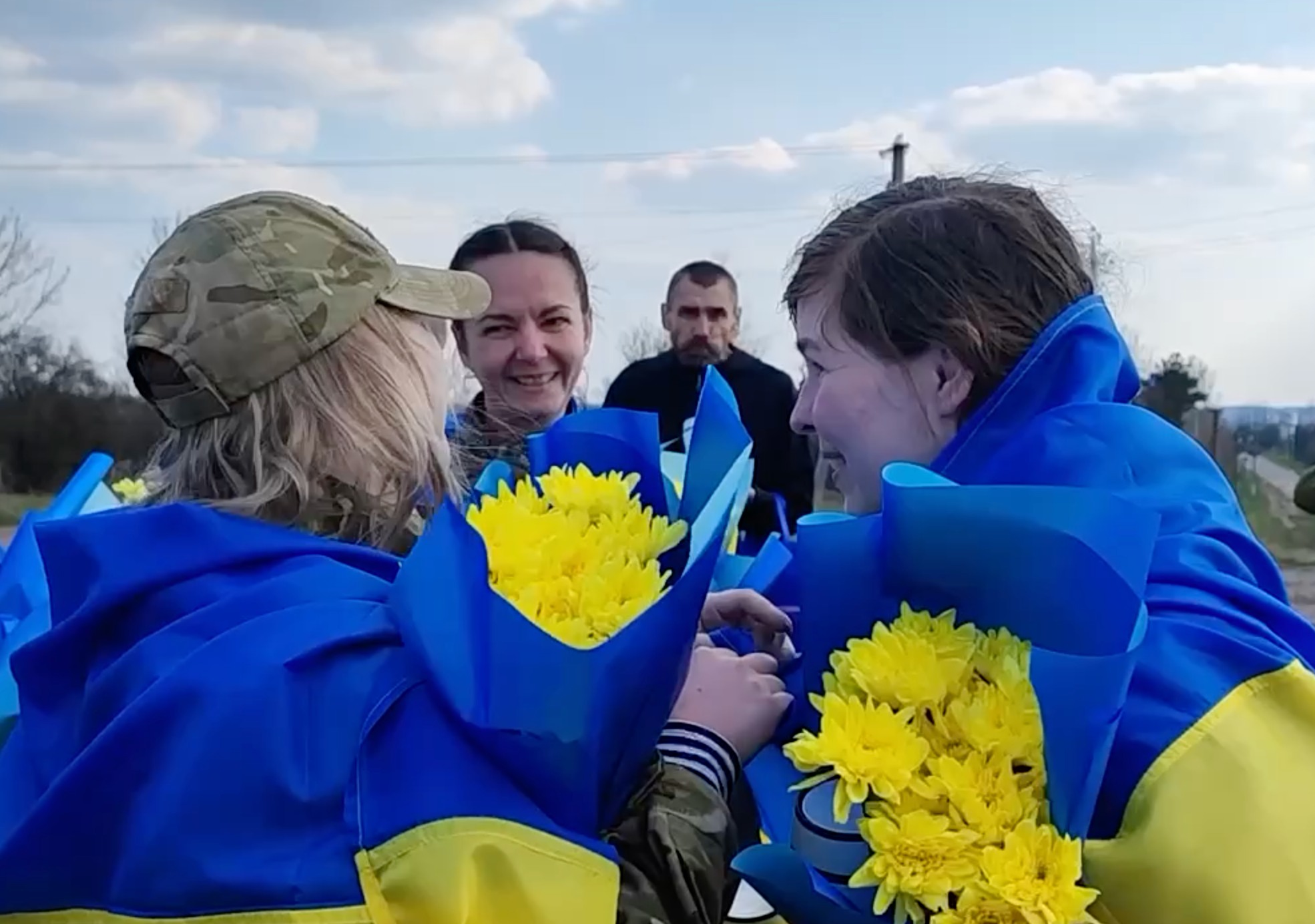 Из плена окупантов вернулась защитница Мариуполя, поэтесса и писательница Валерия &quot;Нава&quot; Карпиленко