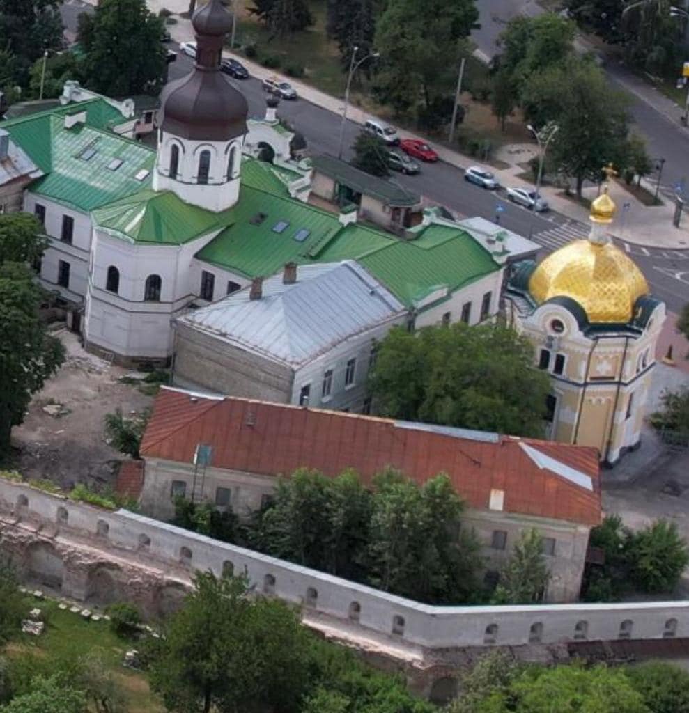 Последствия пользования УПЦ МП корпусом Киевской лавры показали на красноречивых фото