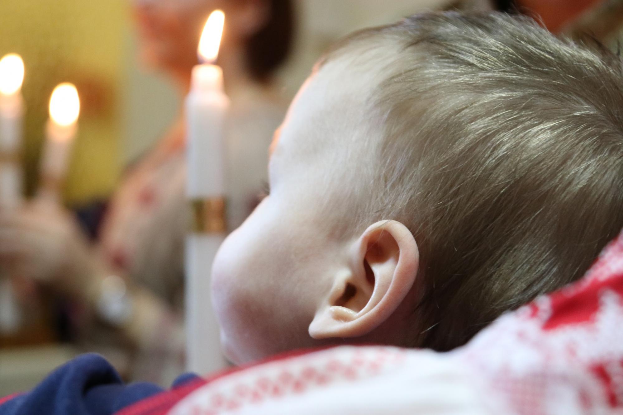 "Під захистом неба і земних ангелів": у Львові курсанти ЗСУ стали хресними для сиріт із Луганщини