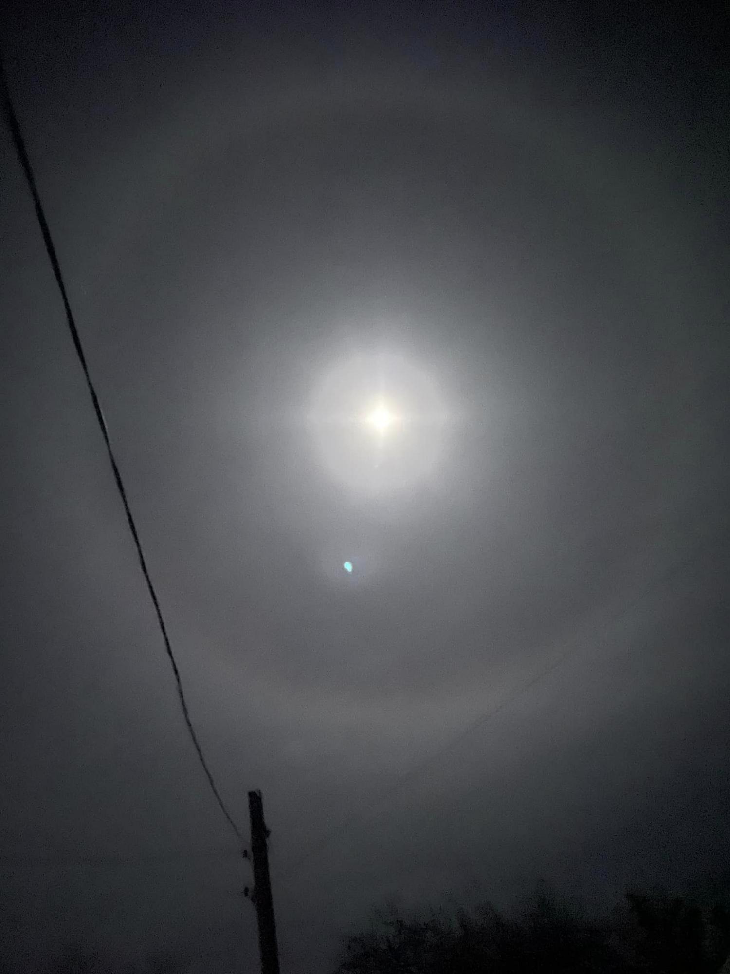 Кияни спостерігали унікальне атмосферне явище: що воно означає (фото)