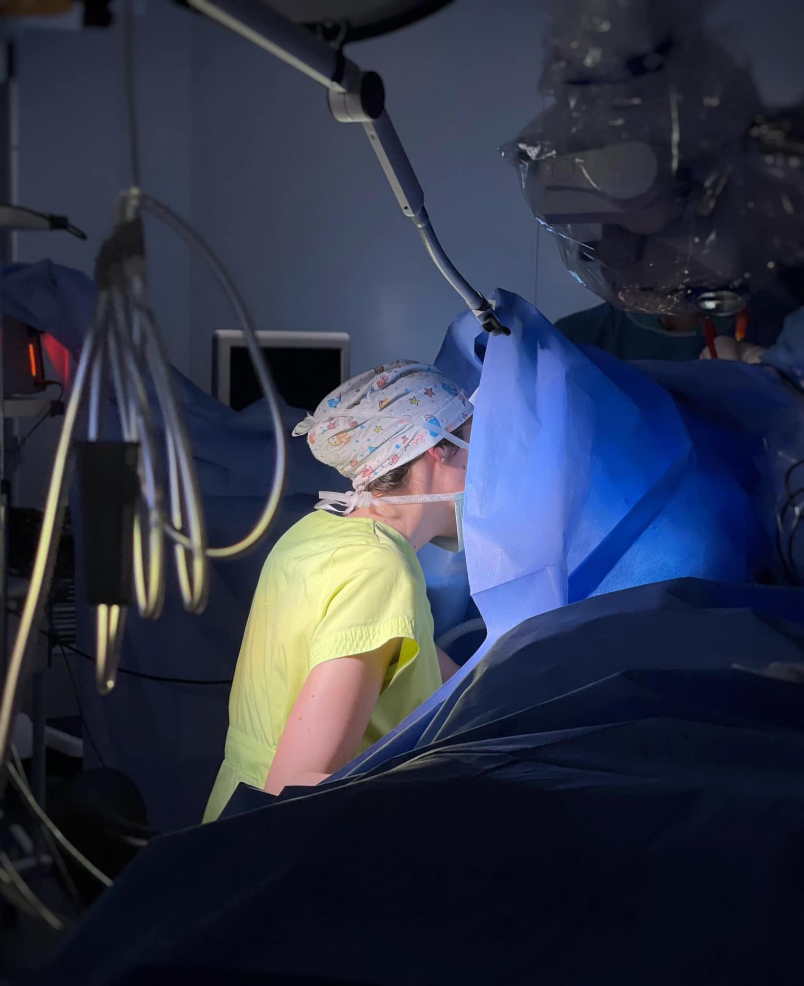 Дитина говорила під час втручання: в Україні вперше провели операцію на мозку з пробудженням