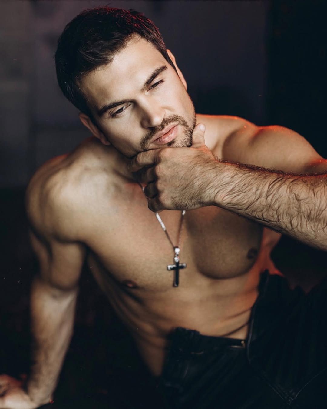 Где сейчас звезда 2000-х Василий Бондарчук, чьи хиты не сходили с теле- и радиоэфиров