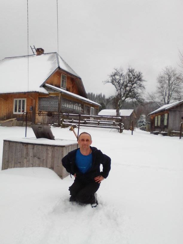 Украинское село засыпало снегом в разгар весны: фото аномального явления
