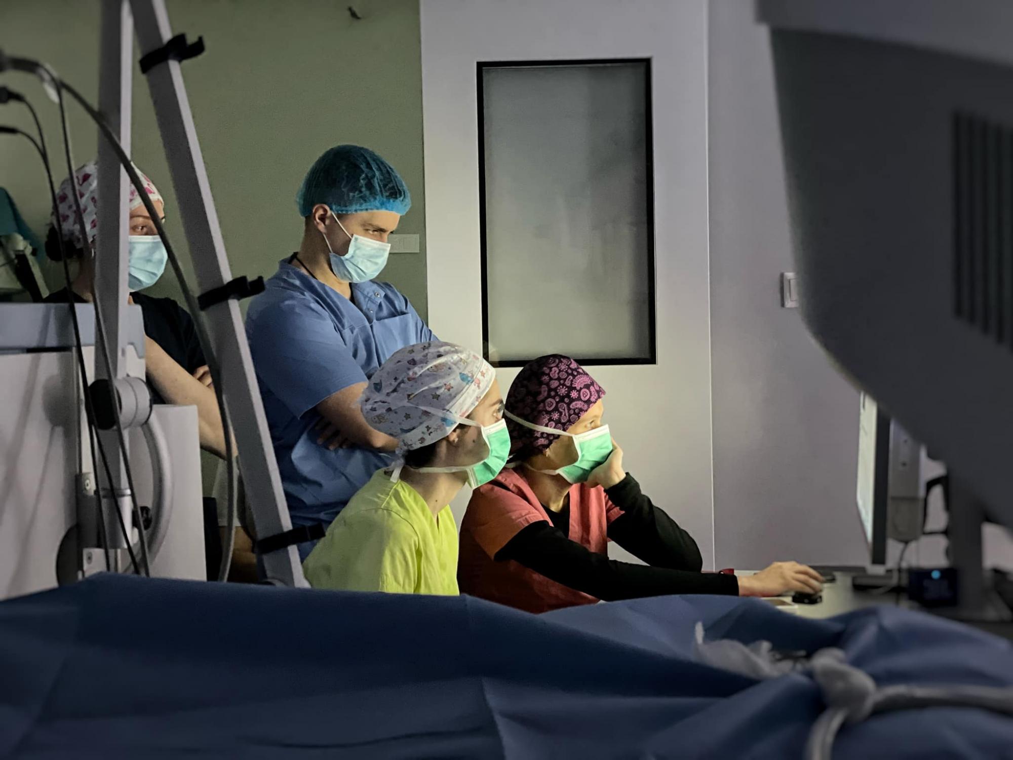 Дитина говорила під час втручання: в Україні вперше провели операцію на мозку з пробудженням