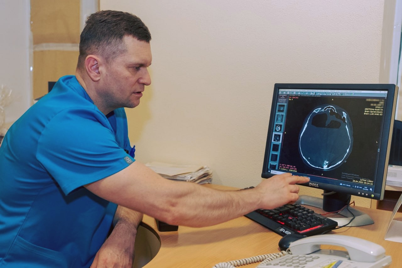 &quot;Сантиметровий уламок застряг у мозку&quot;: лікарі дивом врятували постраждалу в Умані