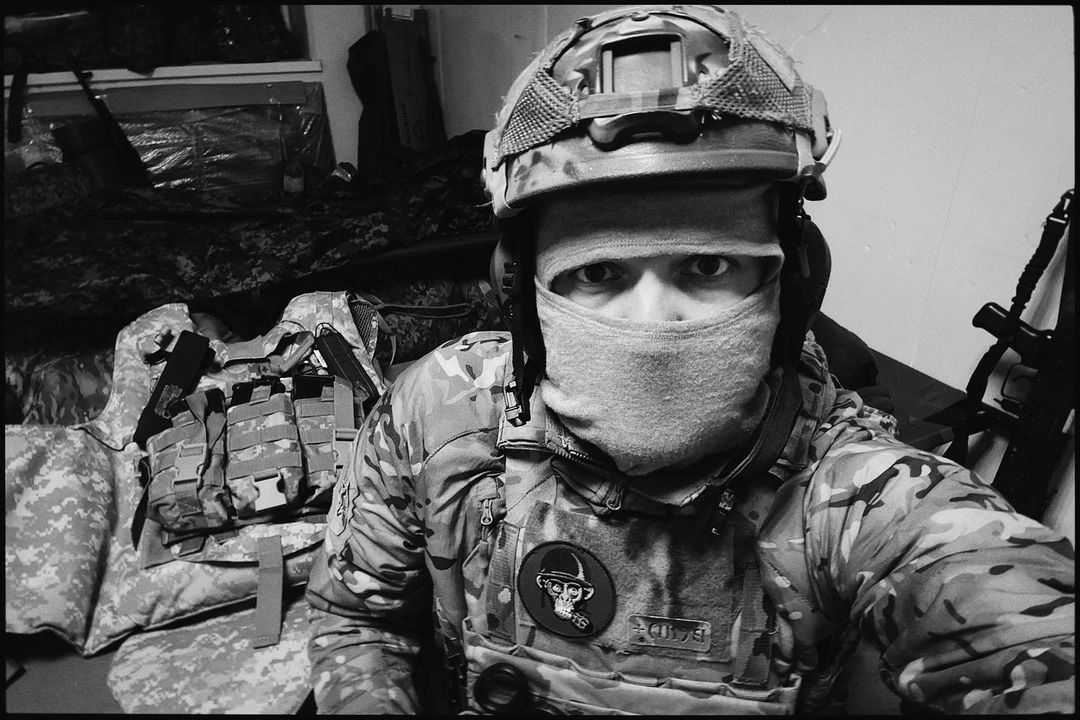 &quot;Ситуація в країні напружена&quot;: український співак скасував тур і повертається на фронт