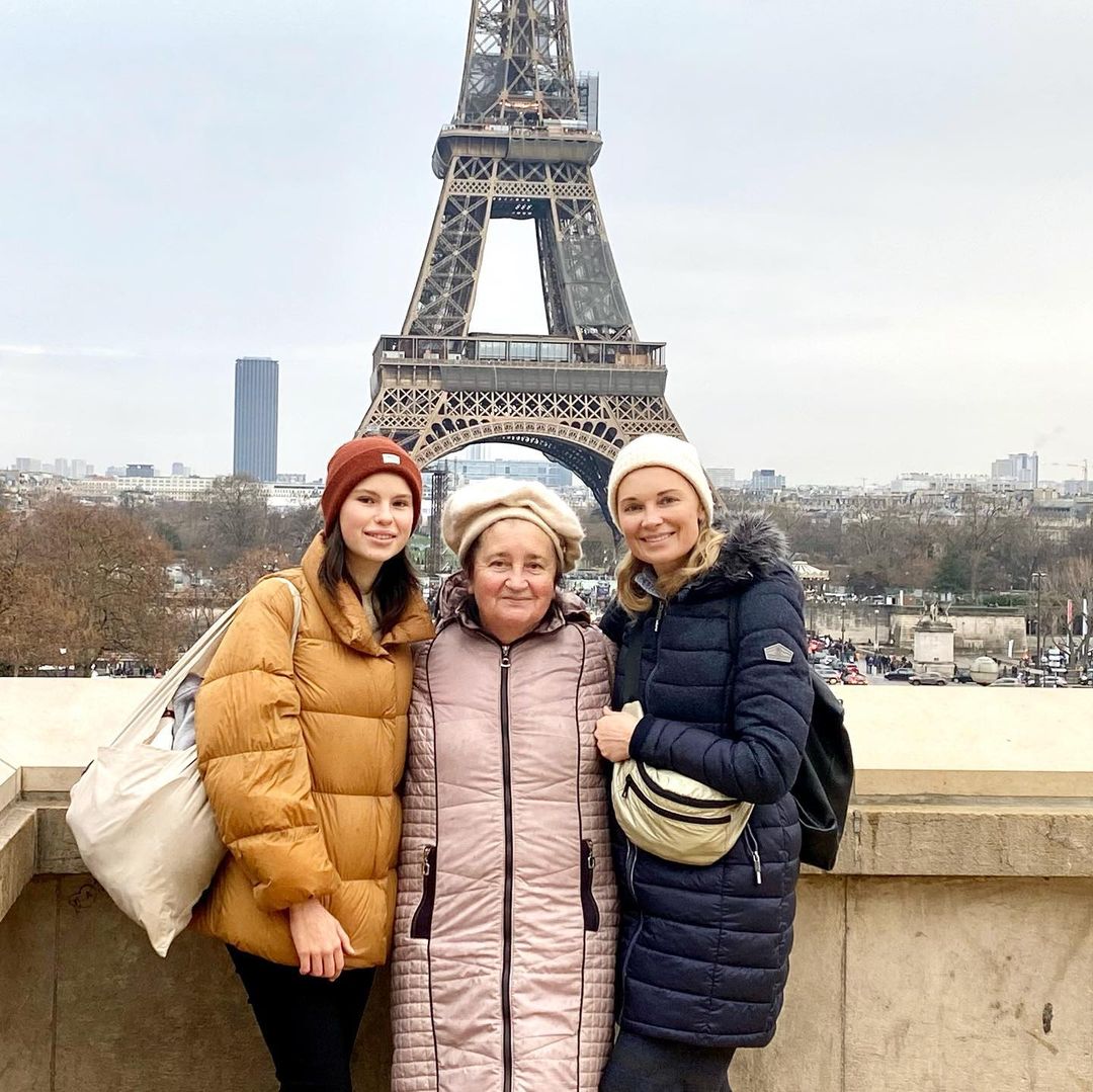 Известная ведущая впервые за долгое время вернулась в Украину: как она выглядит сейчас (фото)