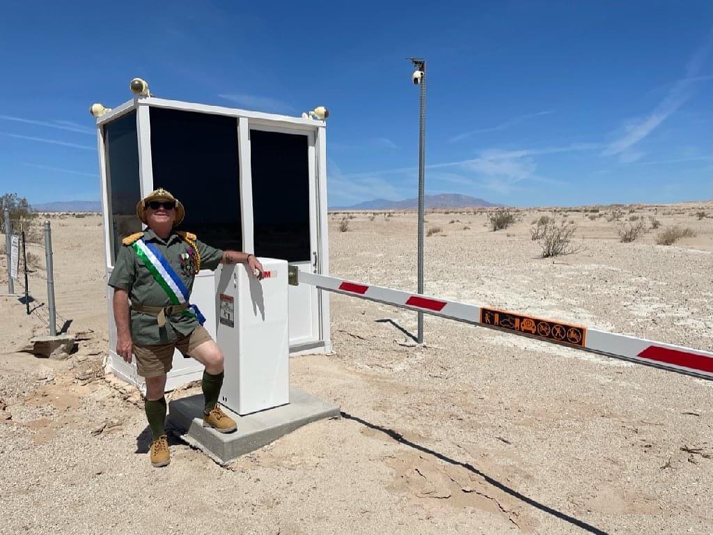 Всередині США утворилася нова республіка. Нею править султан, а громадянство може отримати будь-хто