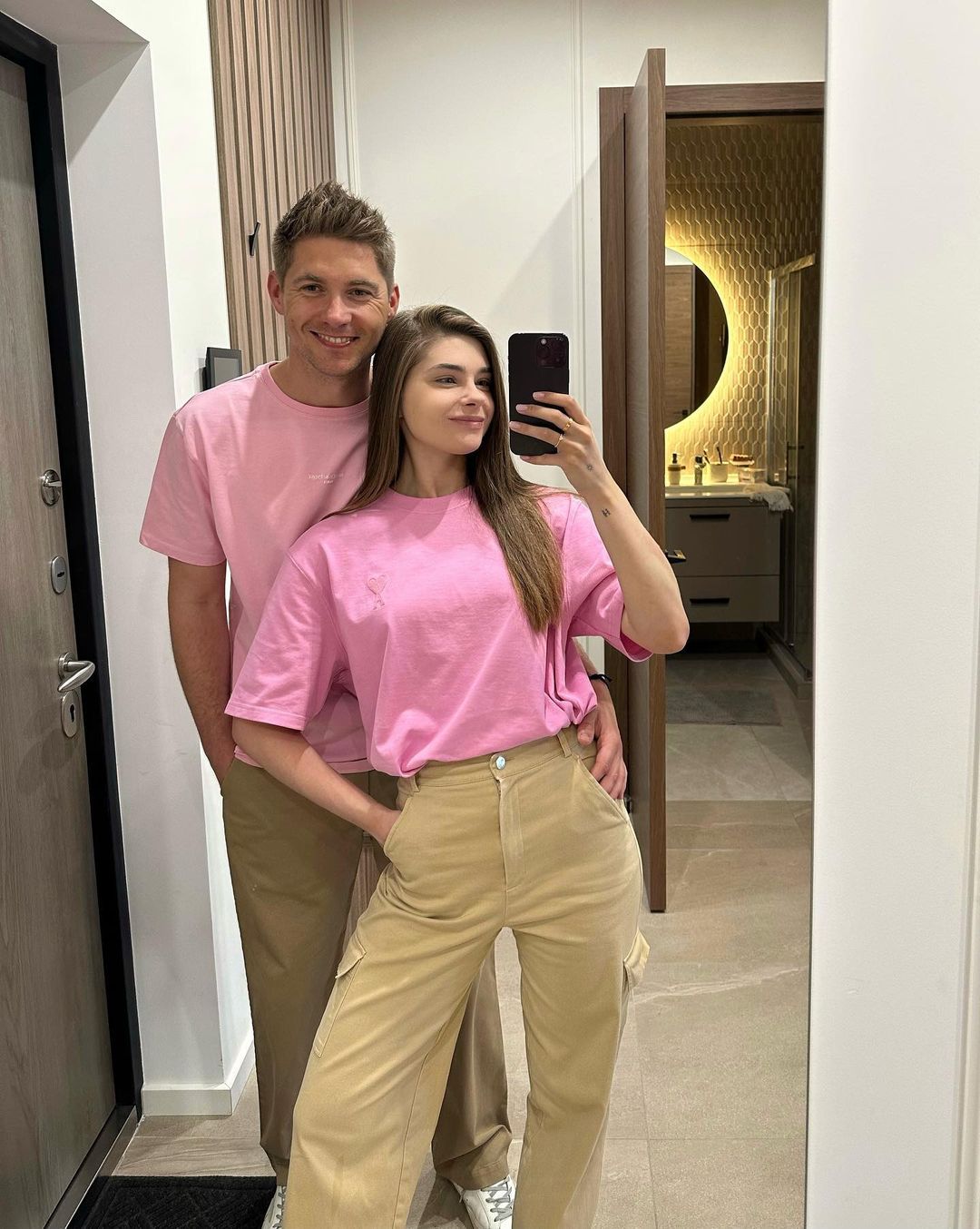 Остапчук "вляпался" в скандал из-за публичной ревности молодой жены