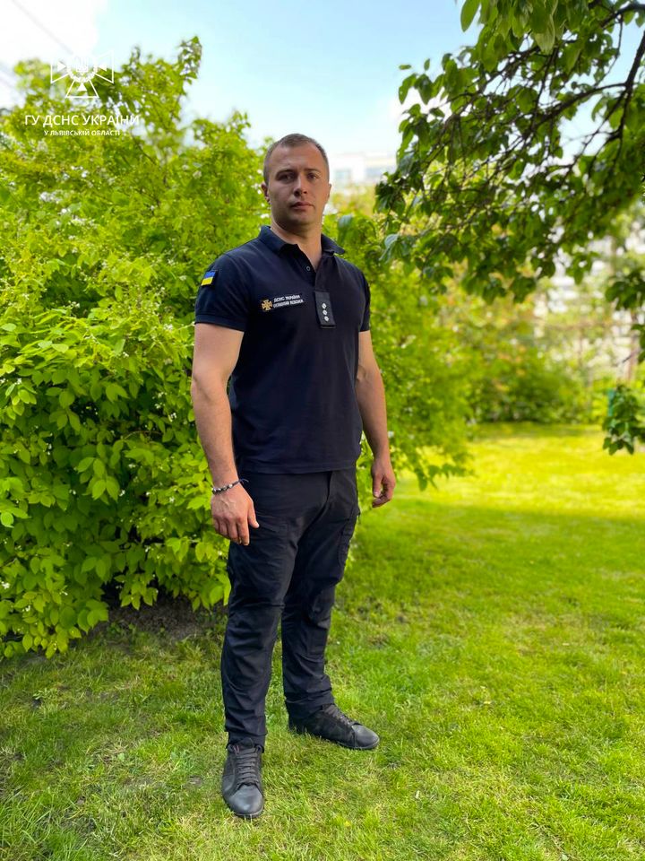 Мужчина спас водителя из перевернувшегося авто, которое могло взорваться: история смелого поступка