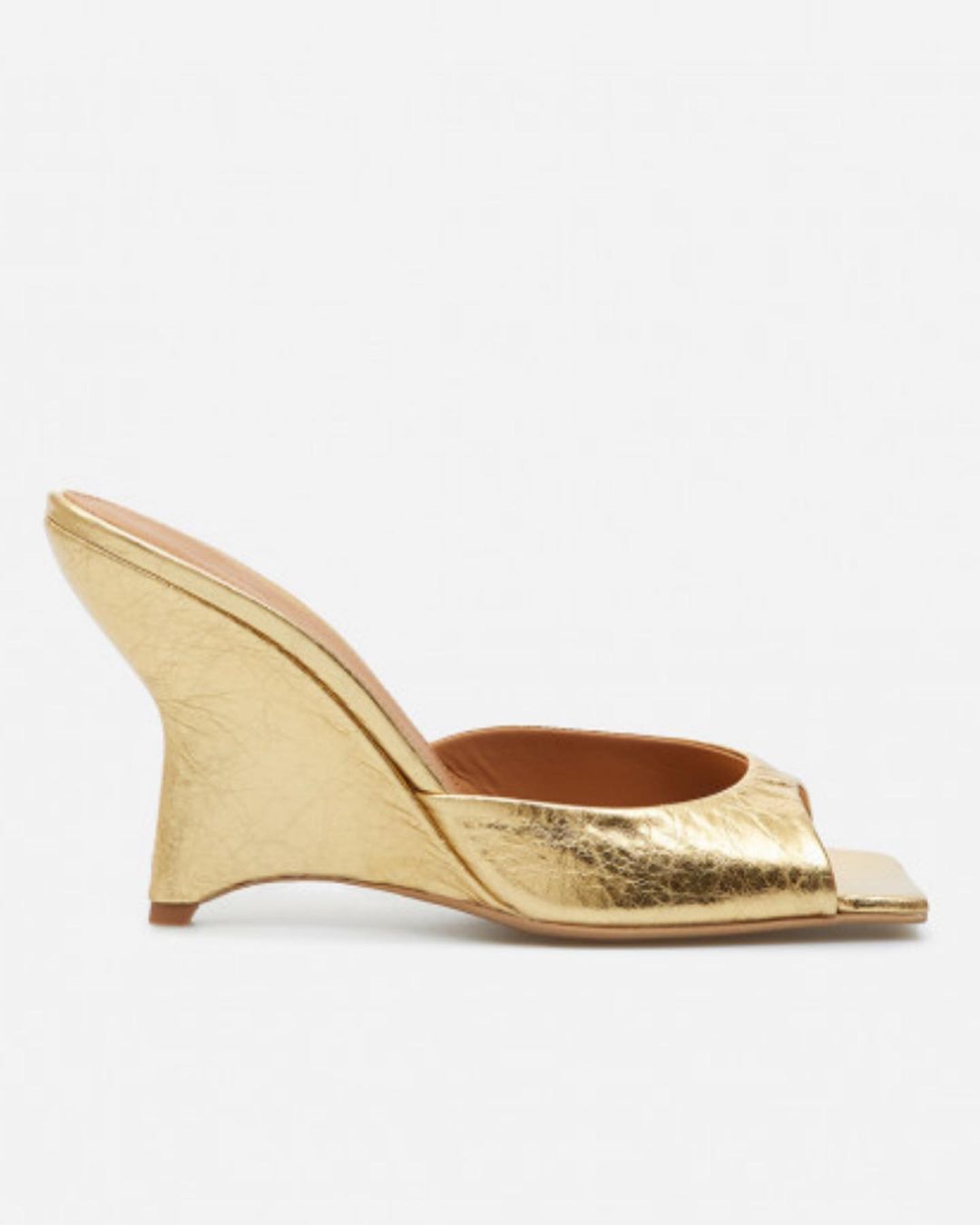 Ловите самую модную обувь лета 2023, без которой не выйти на улицу