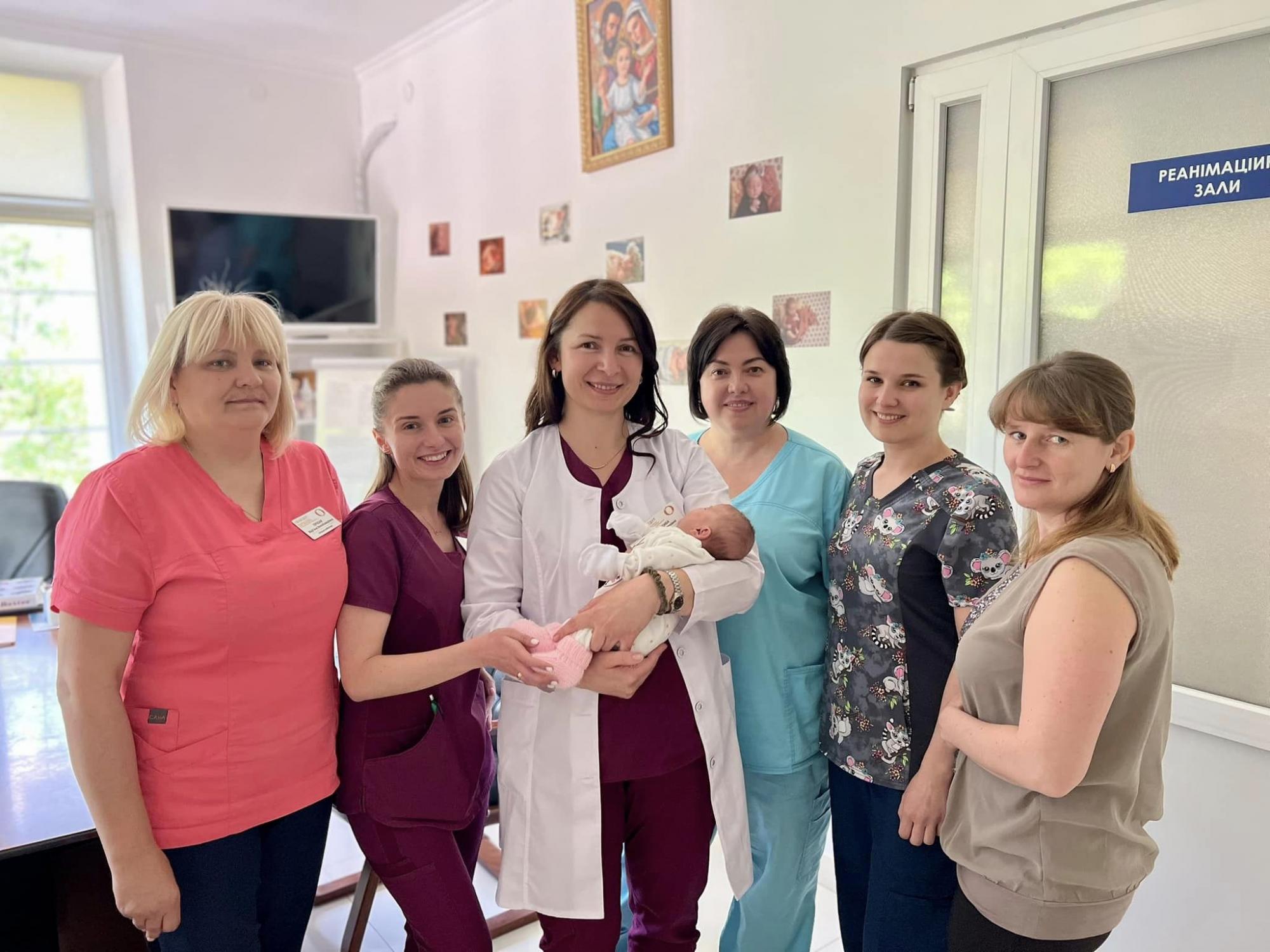 Родилась с весом 970 граммов: во Львове спасли девочку с тяжелой патологией