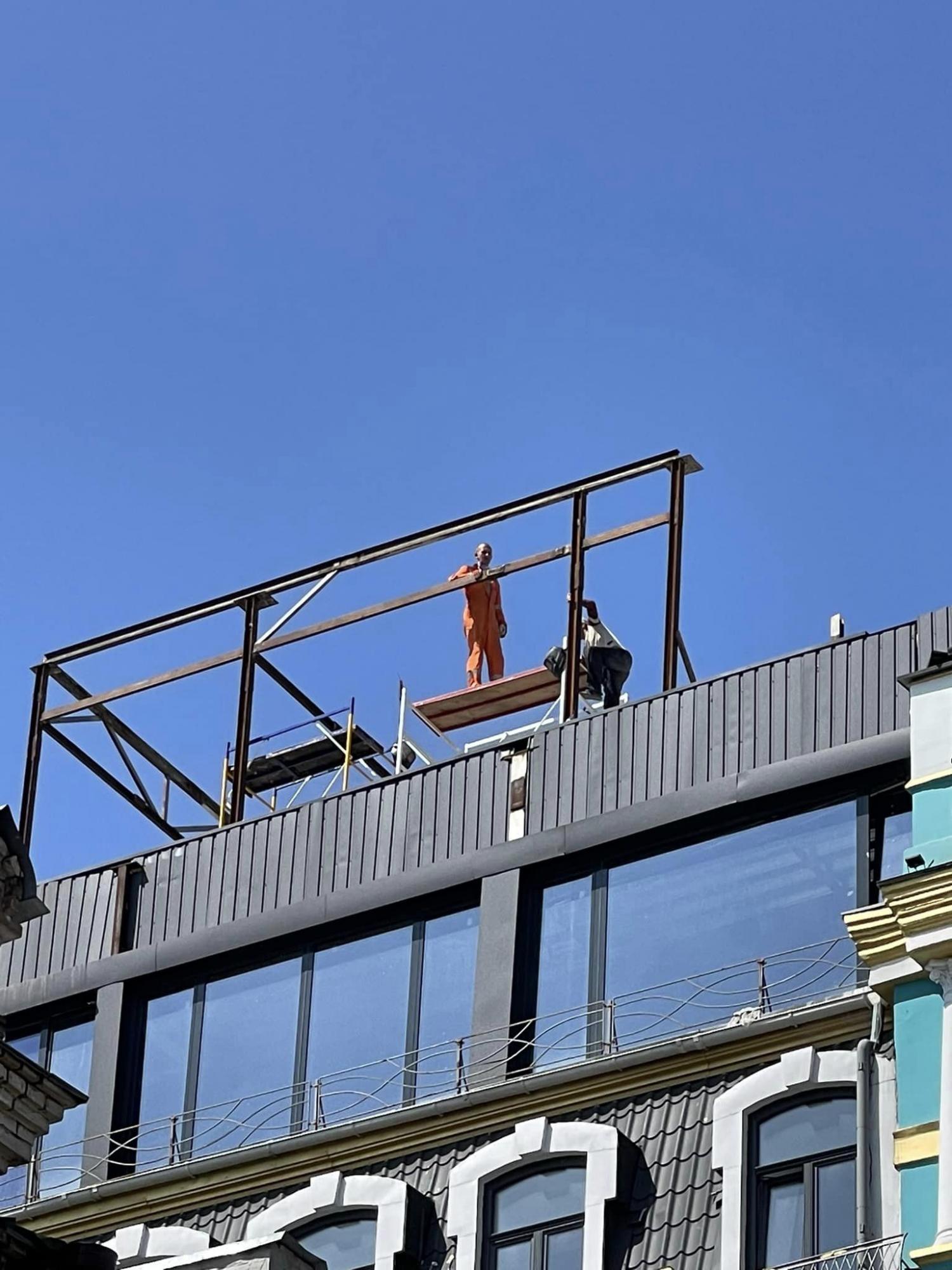 На київському будинку-пам'ятці помітили незаконну надбудову: що відомо