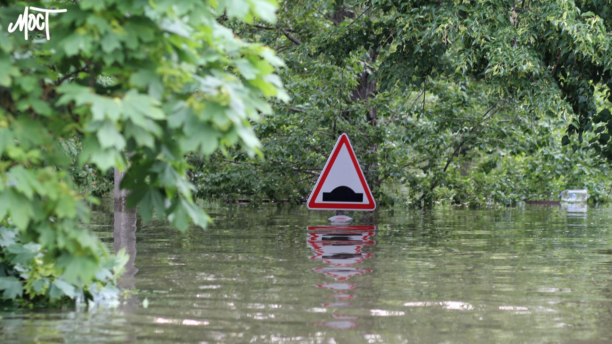 Окупанти кинули людей вмирати. Що відбувається у затоплених містах після підриву Каховської ГЕС (фото)