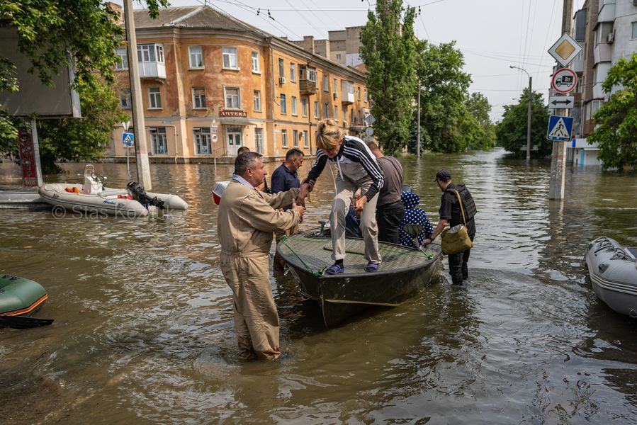 Оккупанты бросили людей умирать. Что происходит в затопленных городах после подрыва Каховской ГЭС (фото)