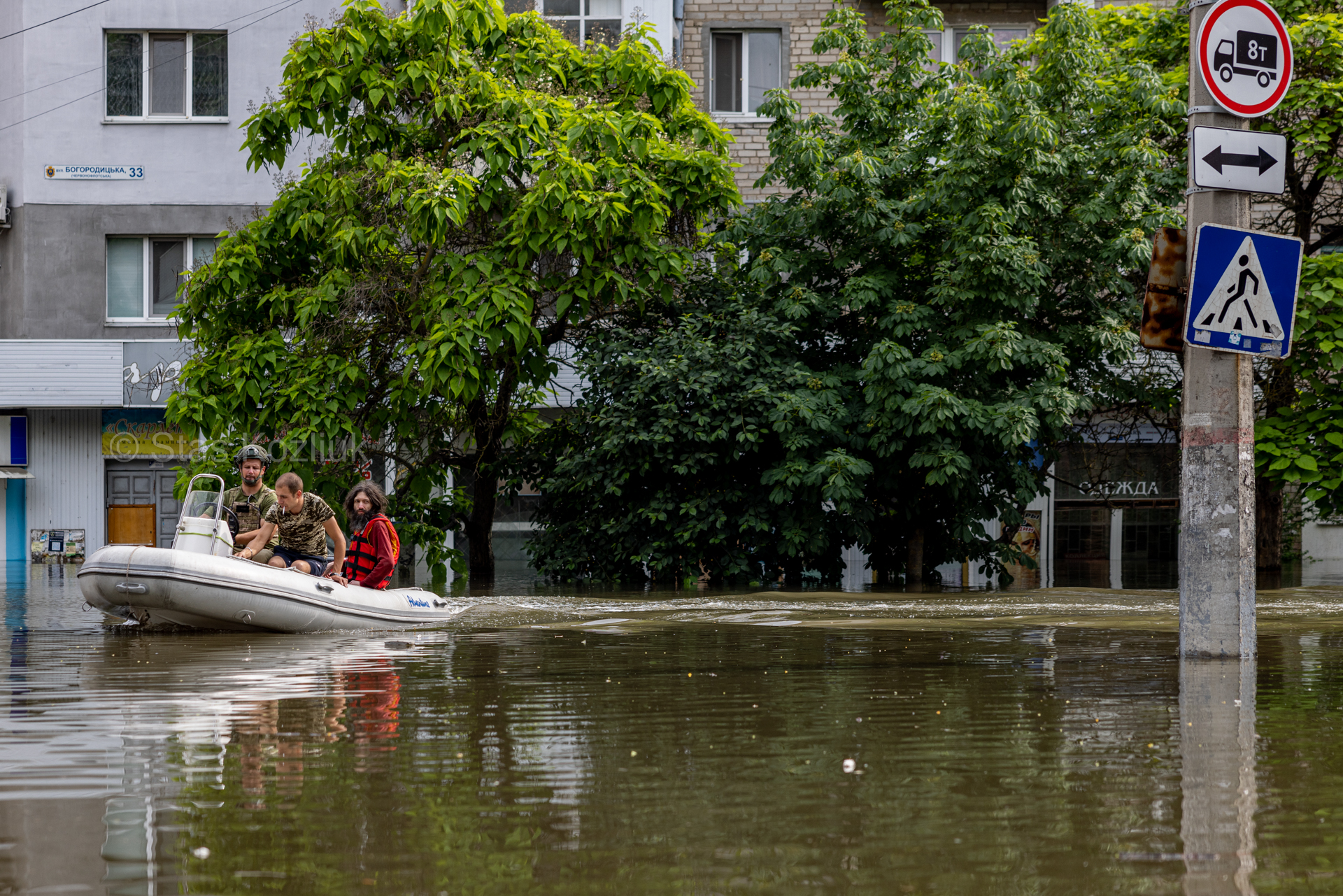 Оккупанты бросили людей умирать. Что происходит в затопленных городах после подрыва Каховской ГЭС (фото)
