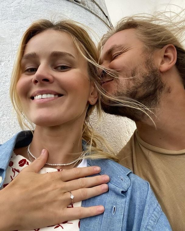 Ұзындығы жарты метр болатын ұзын пениспен порно