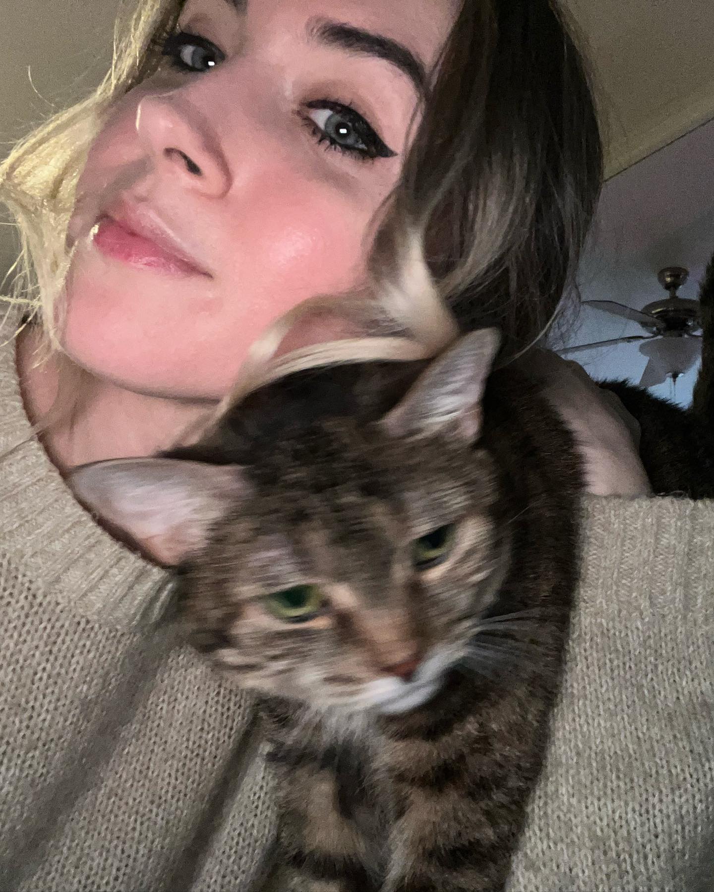 Эта девушка три года транслировала свою жизнь онлайн 24/7: вот как она выглядит сейчас