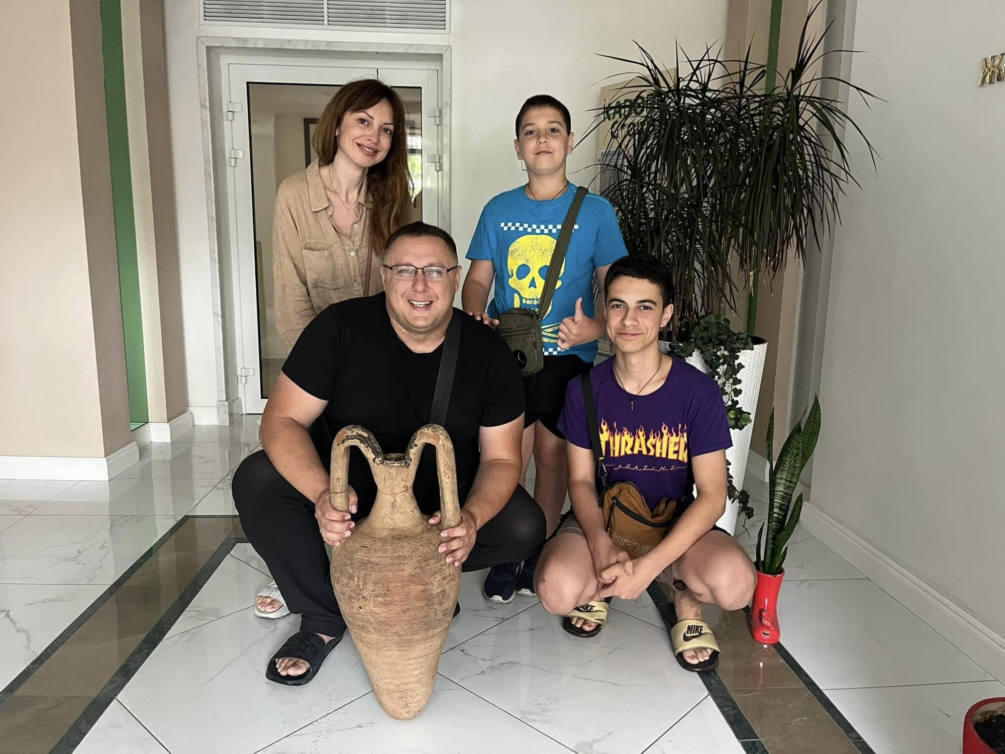 В Одесі до берега моря прибило старовинну візантійську амфору. Ось фото артефакту