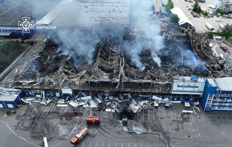 Helicopters battled 10,000 square meters fire near Kyiv caused by another Russian strike