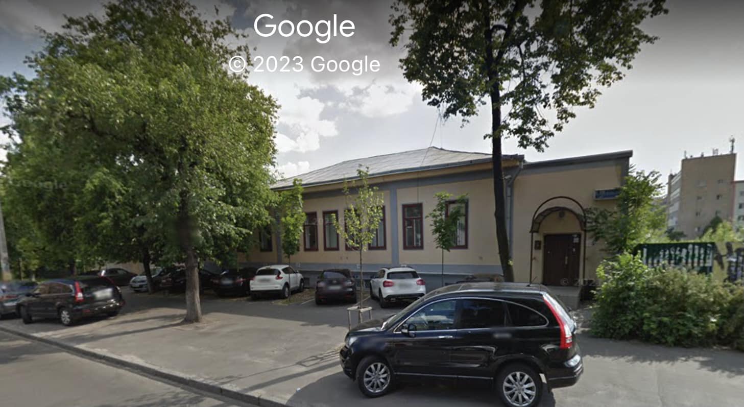 В Киеве застройщики снесли один из самых старых домов, которому более 160 лет: активисты возмущены (фото)