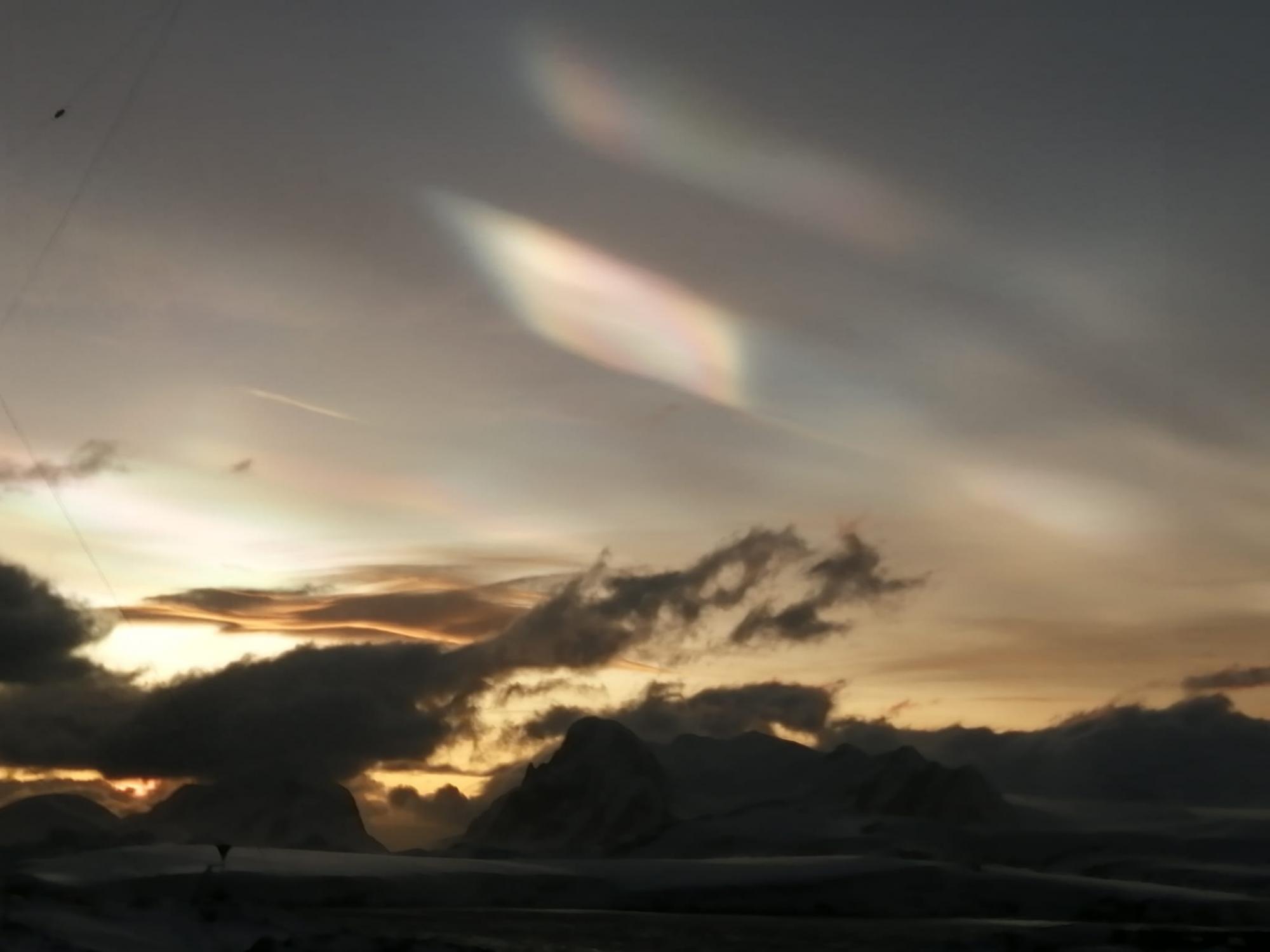 Просто фантастика! Полярники показали &quot;комбо&quot; невероятных аномалий в Антарктике