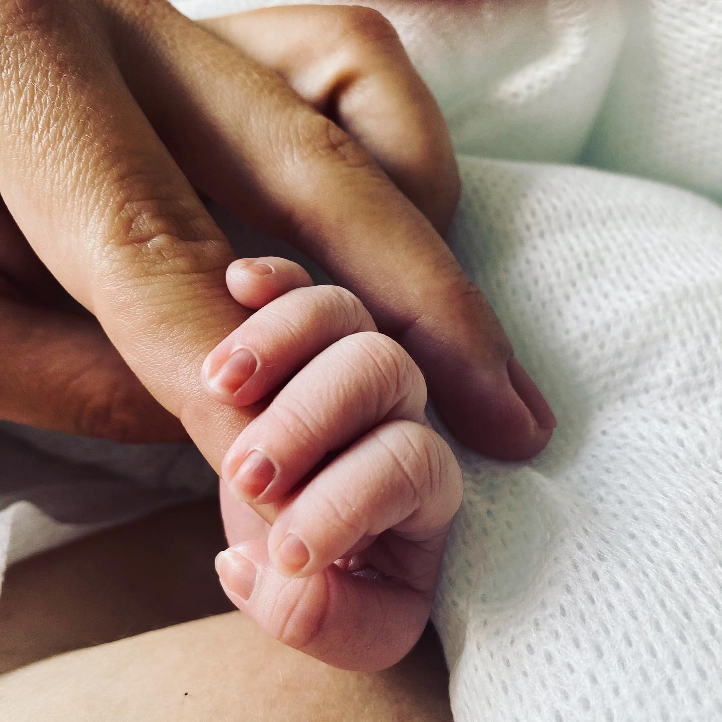 Звездная украинская певица неожиданно объявила, что стала мамой во второй раз