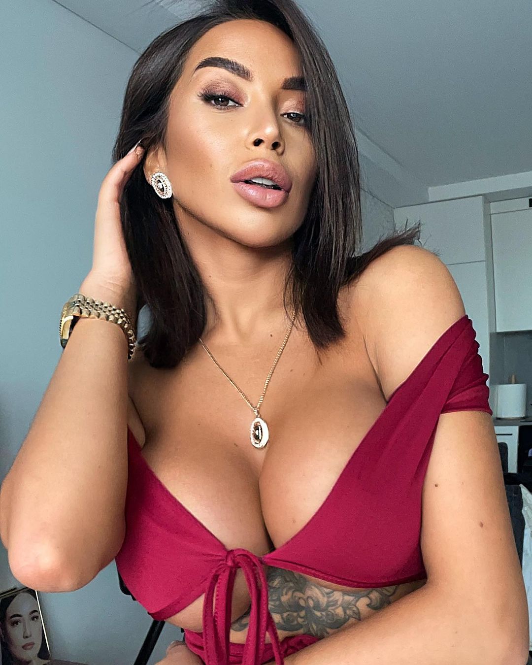 Украинская певица в Вильнюсе материт Зеленского и НАТО, которые не дают ей спать (видео)