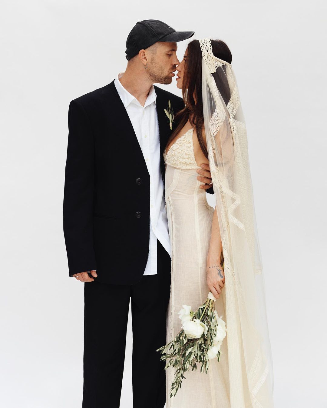 &quot;Просыпаюсь с утра, а тут такое&quot;: Надя Дорофеева отреагировала на слухи о своей беременности