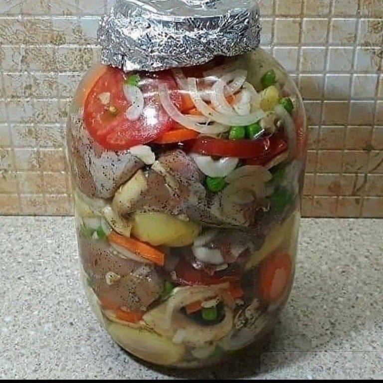 Курица в собственном соку с овощами в банке: этот секретный рецепт многие не знают