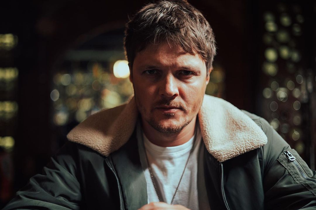 &quot;Ситуація в країні напружена&quot;: український співак скасував тур і повертається на фронт