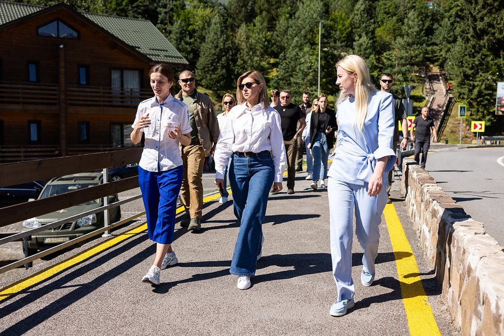 Лучше передает состояние украинской женщины. Стилистка Зеленской раскрыла секрет, почему первая леди часто носит костюмы